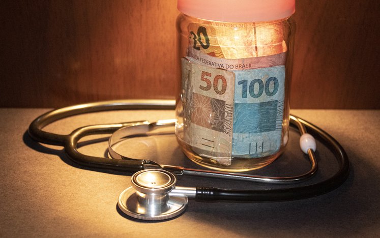 Procon entra com ação contra aumento de planos de saúde