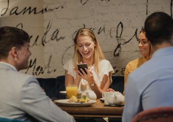 Veja as vantagens de incluir rede Wi-Fi em seu restaurante/bar